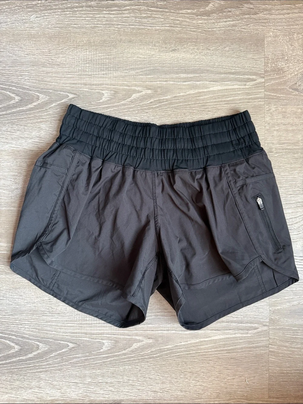 Lululemon Tracker Short II *2-way Stretch Black 8